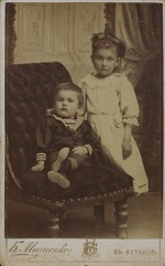 Fotoatelier B. Mischtschenko - Wladimir Majakowski mit Schwester Olga