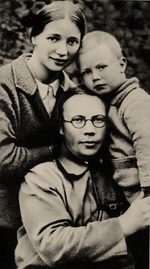 Unbekannter Fotograf - Nikolai Alexejewitsch Sabolozki (1903-1958) mit Frau Fkaterina und Sohn Nikita