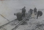 Unbekannter Fotograf - Eisenbahnverlegung von Zwangsumsiedlern in der Republik Komi