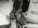 Unbekannter Fotograf - Alexander Rodtschenko und Warwara Stepanowa. Szene aus dem Film Das Alte und das Neue (Die Generallinie) von Sergei Eisenstein