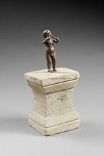 Zentralasiatische Kunst - Altar für Gott Oxos, mit Marsias, die Aulos spielend. Aus dem Oxos-Tempel, Tacht-i Sangin