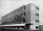 Unbekannter Fotograf - Das Bauhausgebäude, Dessau