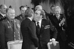 Unbekannter Fotograf - Leonid Breschnew und US-Präsident Jimmy Carter nach der Unterzeichnung des SALT-II-Vertrags in Wien 1979