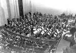 Unbekannter Fotograf - Die Erstaufführung der 7. Sinfonie am 5. März 1942 vom Orchester des Bolschoi-Theaters unter Leitung von Samuil Samossud 