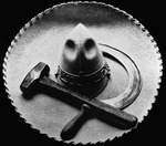 Modotti, Tina - Sombrero, martillo y hoz (Hut, Hammer und Sichel)