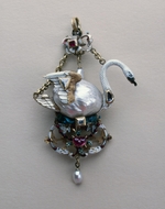 West European Applied Art - Pendant in form of a Swan