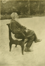 Tolstaya, Sophia Andreevna - Leo Tolstoy poses for a portrait