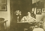 Tolstaya, Sophia Andreevna - Leo Tolstoy with the ill leg