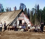 Prokudin-Gorsky, Sergey Mikhaylovich - Austro-Hungarian prisoners of war near a barrack, Karelia