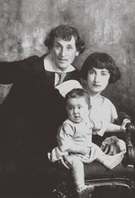 Anonymous - Marc Chagall with his first wife Bella and Daughter Ida