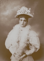 Anonymous - Portrait of Empress Alexandra Fyodorovna, the wife of Tsar Nicholas II of Russia  (1872-1918)