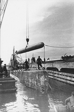 Anonymous - Loading of torpedoes into Shch-320 submarine. Kronstadt
