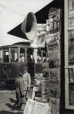 Rodchenko, Alexander Mikhailovich - Newsstand with a radio speaker in Moscow