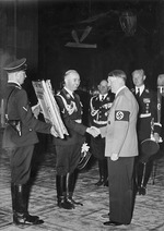 Anonymous - Heinrich Himmler presents a painting to Hitler as a birthday gift, April 20, 1939