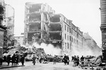 Anonymous - A house hit by a Russian aerial bomb in Helsinki, December 11, 1939
