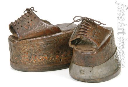 West European Applied Art - The Spanish chopines with a cork platforms