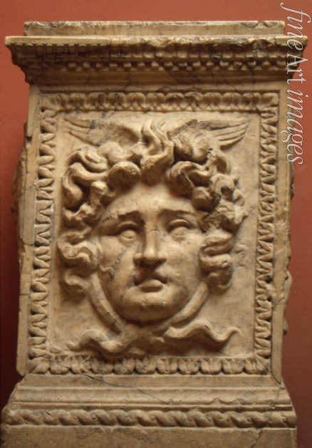 Antike Kunst - Altar mit Darstellung der Medusa