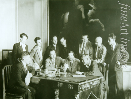 Russian Photographer - Artist Isaac Brodsky (1883-1939) with his Students in Academy of Arts