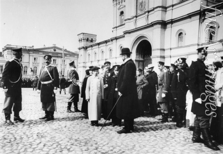 Russian Photographer - The Public waiting the Tsar Nicholas II before the Strastnoy Monastery in Moscow