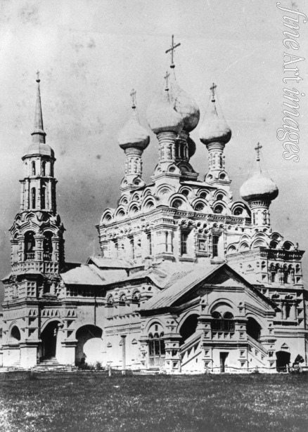 Russischer Fotograf - Die Heilige Dreieinigkeitskirche in Ostankino
