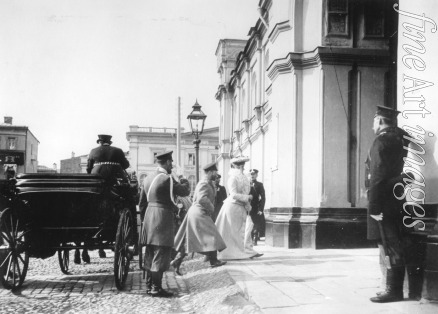 Russischer Fotograf - Ankunft des Zaren Nikolaus II. und Zarin Alexandra Fjodorowna im Strastnoj-Kloster in Moskau