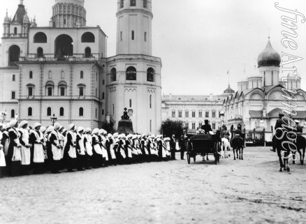 Fotoatelier K. von Hahn - Zar Nikolaus II. empfängt die Schüler Moskaus im Kreml