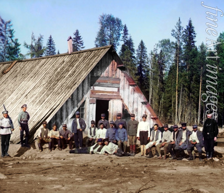 Prokudin-Gorsky Sergey Mikhaylovich - Austro-Hungarian prisoners of war near a barrack, Karelia