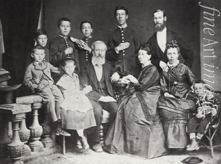 Fotoatelier S. Issakowitsch - Die Familie des Schriftstellers Anton Tschechow (zweiter von links). Taganrog