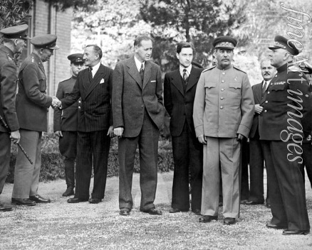 Unbekannter Fotograf - Stalin und Woroschilow auf der Konferenz von Teheran 1943