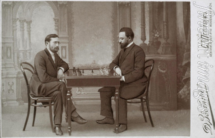 Sdobnow Dmitri Spiridonowitsch - Michail Tschigorin (1850-1908) und Siegbert Tarrasch (1862-1934) am Brett in Petersburg 1893