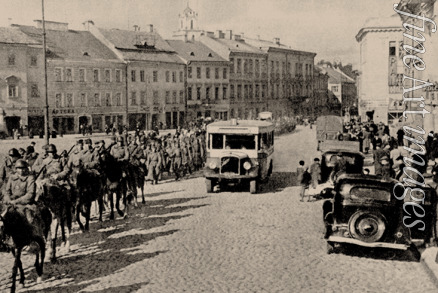 Unbekannter Fotograf - Die sowjetische Rote Armee in Vilnius, 1940
