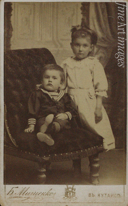 Fotoatelier B. Mischtschenko - Wladimir Majakowski mit Schwester Olga