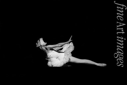 Unbekannter Fotograf - Maja Plissezkaja im Ballett Der sterbende Schwan von Camille Saint-Saëns
