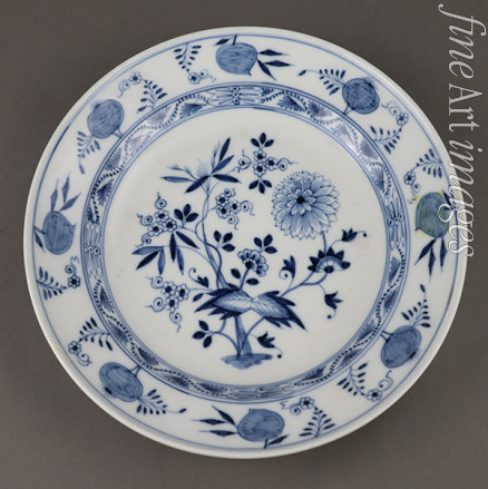 West European Applied Art - Meissen porcelain plate, onion pattern
