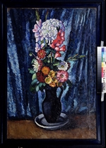 Maschkow, Ilja Iwanowitsch - Blumenstrauß in schwarzem Krug auf blauem Hintergrund
