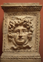 Antike Kunst - Altar mit Darstellung der Medusa