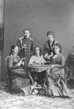 Unbekannter Fotograf - Graf Sergei D. Scheremetew (1844—1918) und Gräfin Ekaterina P. Scheremetewa (1849-1929) mit Familie