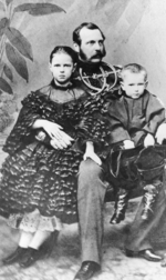 Russischer Fotograf - Porträt des Zaren Alexander II. von Russland (1818-1881) mit Tochter Maria und Sohn Sergei