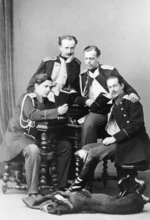 Lewizki, Sergei Lwowitsch - Großfürst Alexander mit Bruder Wladimir und Cousins Nikolaus Maximilanowitsch und Sergei Maximilanowitsch von Leuchtenberg