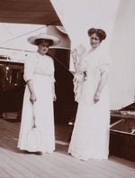 Unbekannter Fotograf - Anna Alexandrowna Wyrubowa (links) mit Kaiserin Alexandra Fjodorowna von Russland