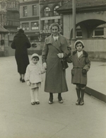 Unbekannter Fotograf - Edith, Margot und Anne Frank, Deutschland