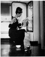 Unbekannter Fotograf - Audrey Hepburn im Film Frühstück bei Tiffany (Breakfast at Tiffany's) von Blake Edwards