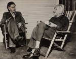 Unbekannter Fotograf - Ilja Ehrenburg and Albert Einstein in Princeton