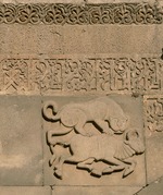 Zentralasiatische Kunst - Löwe, der ein Rind anfällt. Relief am Hauptportal der Ulu Cami (Große Moschee) von Diyarbakır