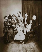 Unbekannter Fotograf - Tschaikowski-Familie. Von links nach rechts: Pjotr, Alexandra Andrejewna, Alexandra, Sinaida, Nikolai, Ippolit, Ilja Petrowitsch