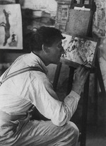 Unbekannter Fotograf - Marc Chagall arbeitet an einem Entwurf für das Jüdische Theater in Moskau