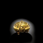 Orientalische angewandte Kunst - Goldenes Dreifuß-Gefäß mit Deckel