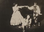 Unbekannter Fotograf - Tamara Karsawina, Vaslav Nijinsky und Adolph Bolm im Ballett Carnaval von R. Schumann