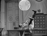 Unbekannter Fotograf - Charlie Chaplin im Film Der große Diktator (The Great Dictator) 