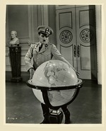 Unbekannter Fotograf - Charlie Chaplin im Film Der große Diktator (The Great Dictator) 
